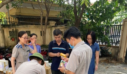 Kiểm sát việc tiêu hủy vật chứng tại Chi cục Thi hành án dân sự quận...